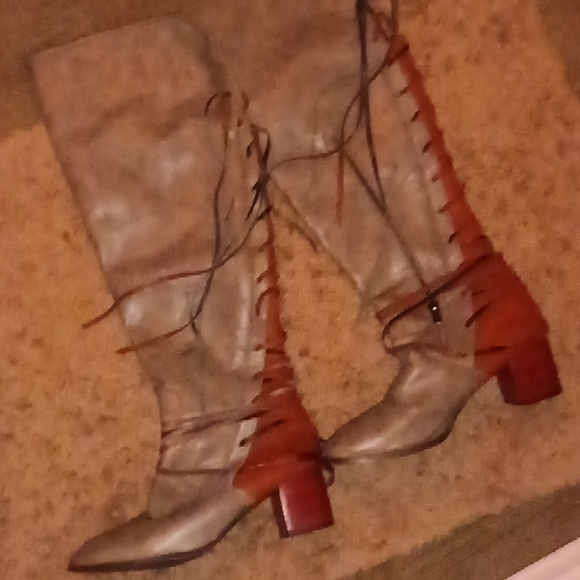 Size 8 knee-high boots - Picture 2 of 3